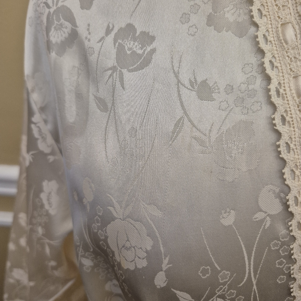 Christian Dior Blush Floral Robe - Picture 12 of 16